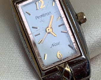 Vintage zweifarbige Armitron Uhr: Gold & Silber erweiterbares Armband