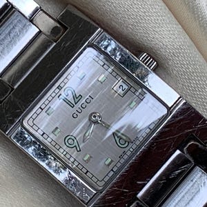 Gucci watch  unisex 7700L Quartz Watch
