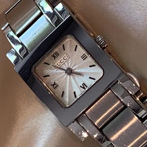 vintage Gucci watch  Women 7900P Quartz Watch