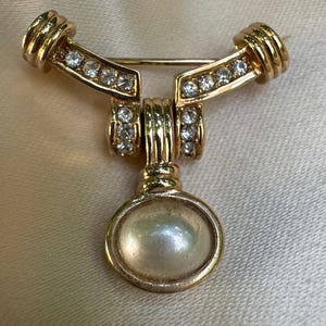 Spilla vintage classica di Christian Dior - Eleganti gioielli di design