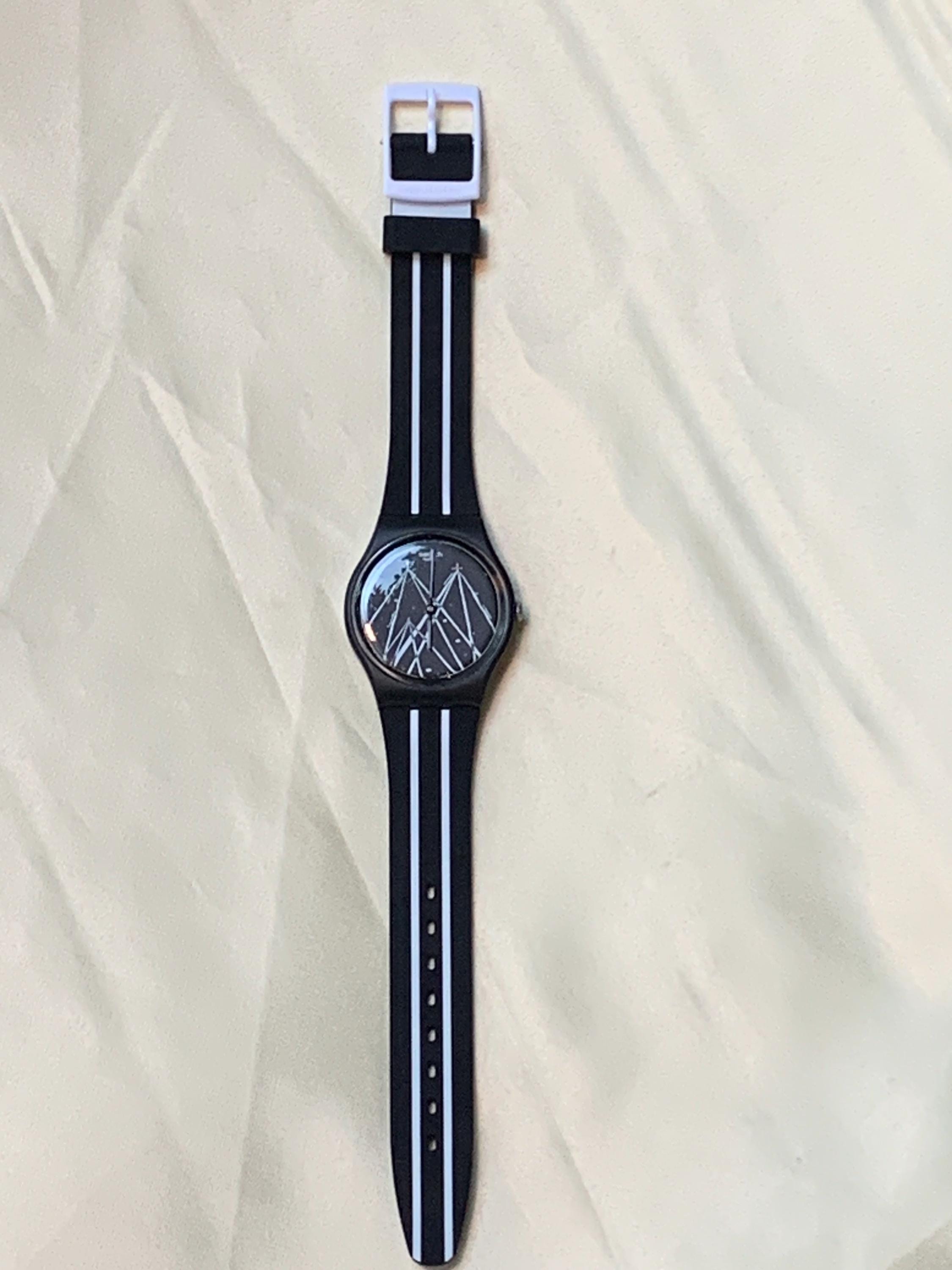 Swatch “I Am A Child of the Night” GZ249 – Unworn, Boxed  display picture 2