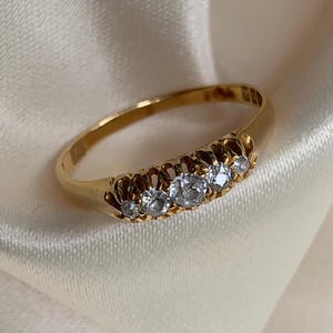 Timeless Antique Diamond Ring in 18ct Gold Setting