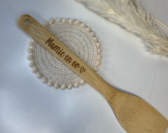 Spatule en bois personnalisée Mamie en or, maman, papa, papi