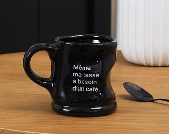 Mug Déformé Message 20cl - "Même ma tasse a besoin d'un café"