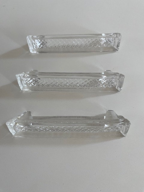 Lot De 12 Porte-Couteaux Anciens En Verre Moulé Transparent