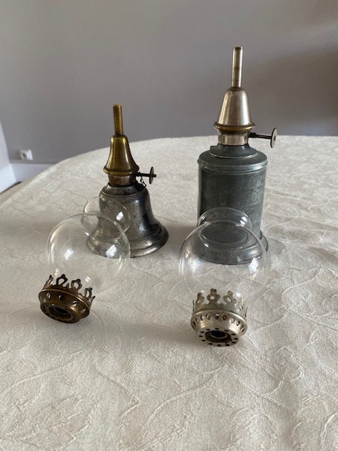 ANCIENNE LAMPE À pétrole Pigeon essence minérale en laiton Calice EUR