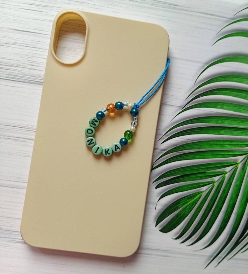 Handykette personalisierbar, Phone Charm mini personalized Name, Finger loop Phone Strap, Personalisierte Handykette mit Namen Monika style