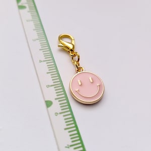 Double sided Smiley Face Charms Happy Smile Face Enamel Charm Add to Necklace Bracelet Anklet Keyring Zipper pull Cute Charm Christmas Gift
