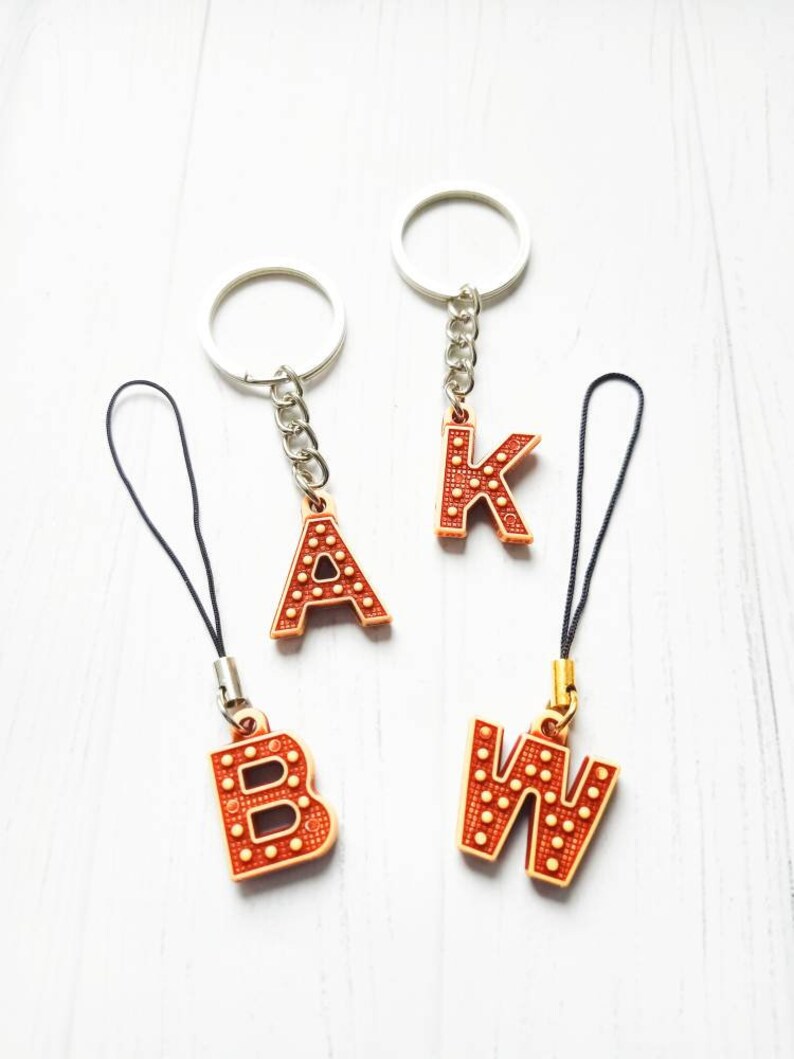 Keychain Initial Personalized Phone Charm Initial Name, Handyanhänger mit Initialen Namen Schlüsselanhänger personalisierte Namen Initialen image 1