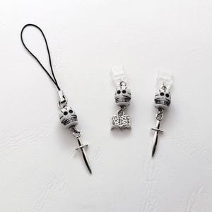 Kindle Charm Dark Romance, Dust Plug USB-C, Micro USB, Audio Jack, Lightning | Gothic Skull Reader Accessory, Halloween Phone Charm