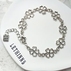 Charm Bracelet Silver Color Lucky Pendant Vintage Style Clover Charms Bracelet Anniversary Gift Boho Bracelets for Girls Friend Mom Daughter