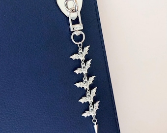 Gothic Kindle Charm Chain | Kobo, Tolino, Bats E-Reader Accessory | Dark Romance Halloween Bookish Gift