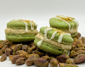 Pistachio French Macarons: Pistachio Buttercream & White Chocolate Ganache