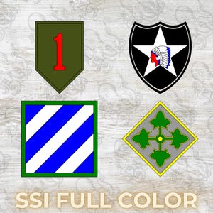 Pode incluir: Quatro desenhos de insígnias militares. No canto superior esquerdo, um escudo verde com um 1 vermelho. No canto superior direito, um escudo preto com uma estrela branca e um perfil nativo americano. Na parte inferior esquerda, um quadrado listrado azul e branco. Na parte inferior direita, um losango verde e amarelo. O texto "SSI FULL COLOR" está na parte inferior.