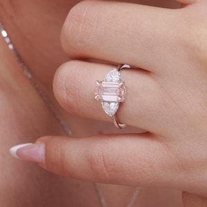 14K Gold Ring with lab Pink Diamond and Heart-Shaped Side Diamonds.