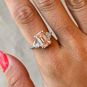 Luxurious 14K Gold Ring with Lab-Created Pink Diamond and Heart-Shaped Side Diamonds