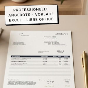 以下が含まれることがあります： ドイツ語で書かれたプロフェッショナルな見積書テンプレート「ANGEBOT」。説明、単価、数量、税金、合計の列がある表形式で、プレースホルダーテキストが含まれています。横にはゴールドのペンが置かれています。
