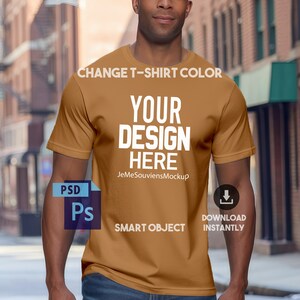 Peut inclure: Une maquette de t-shirt marron avec le texte "YOUR DESIGN HERE" et "JeMeSouviensMockup" sur le devant. Le texte "CHANGE T-SHIRT COLOR" est en haut du t-shirt. Le texte "SMART OBJECT" et "DOWNLOAD INSTANTLY" sont en bas du t-shirt.