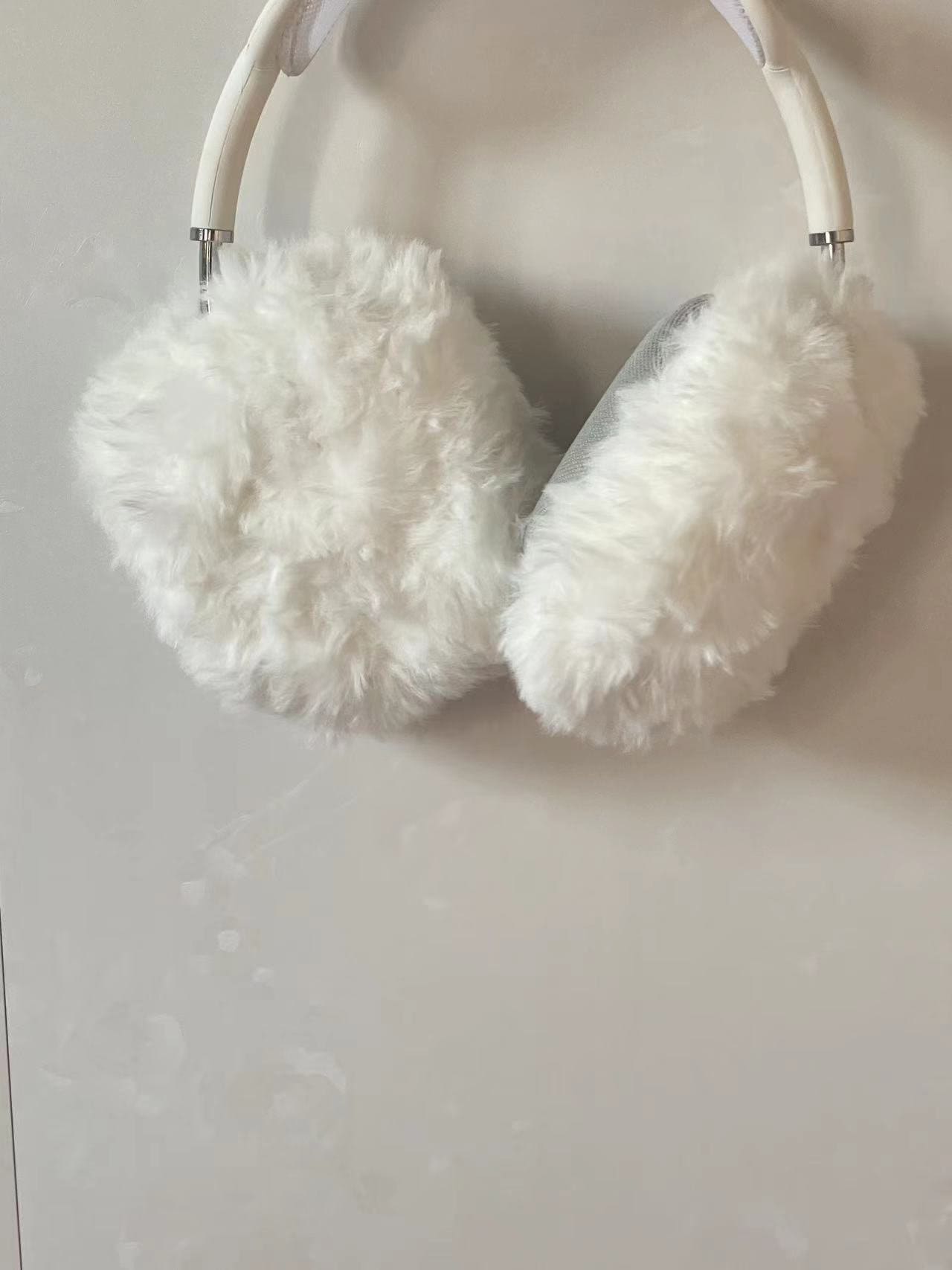 Crochet Airpods Max Headphone Covers | White Fur | AirPod