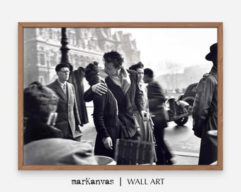 The Iconic Kiss of Hôtel de Ville, Instant DOWNLOAD, Vintage Paris print, Valentines Gift for him, Robert Doisneau's Timeless Photograph