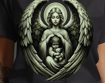 Camiseta Alas de Ángel: Ángel de la Guarda, Niño con Osito de Peluche