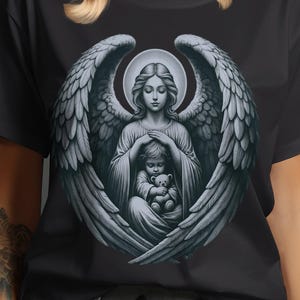 Camiseta con alas de ángel: Camiseta gráfica de ángel de la guarda con niño