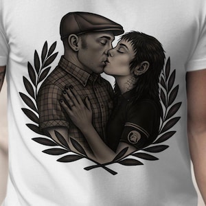 Koszulka Skinhead Love Affair, Niegrzeczny chłopak, Niegrzeczna dziewczyna, Romantyczna subkultura, Para całująca się, 2-kolorowa, Ska, Scena muzyczna, Koszulka z festiwalu OI.