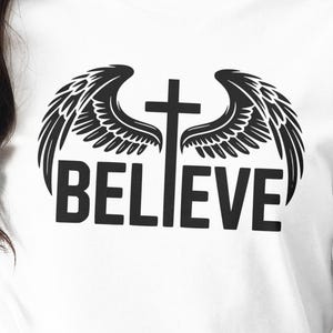 Camiseta Believe con alas de ángel y cruz: Ropa de fe cristiana