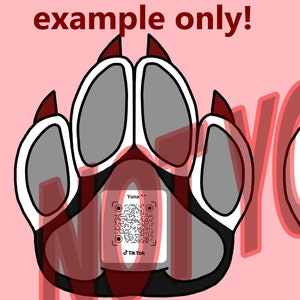 Könnte beinhalten: Zwei schwarze und weiße Pfotenabdrücke mit roten Krallen. Der Pfotenabdruck links hat einen QR-Code mit dem Text "Yuna" und "of TikTok" darauf. Der Pfotenabdruck rechts hat den Text "YOUR'S!" in roten Buchstaben.