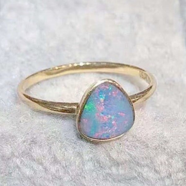 Ethiopian Opal Ring, Solid 18k Gold Ring, October Birthstone, Fire Opal Ring, Unique Solid Gold Opal Ring,  Flashy Opal Cabochon Ring Gift