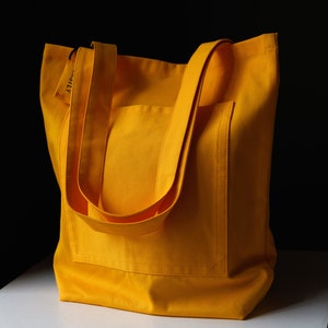 2-Pocket Shopper mit langen Schulterriemen und Duftlavendel-Anhänger