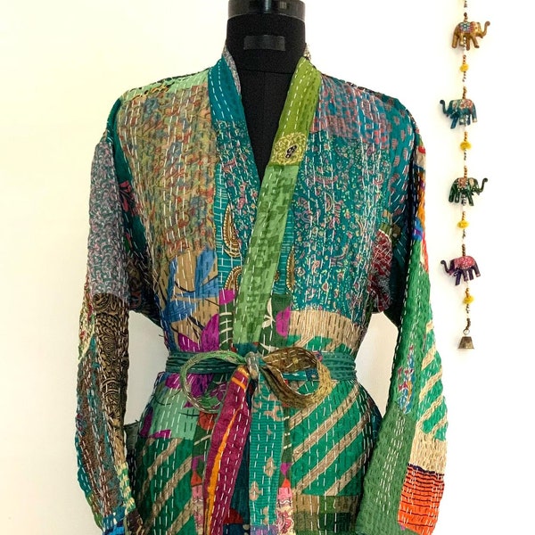 Kimono kantha en soie fait main patchwork ombré vert, peignoir, kantha indien, robe traditionnelle, mariée, longue tenue OU cadeau pour quelqu'un de spécial