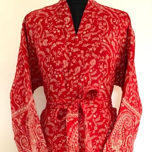 Kimono unisex in misto lana di yak con maniche Kairi rosse, kimono fatto a mano, speciale inverno, vestaglia da casa, perfetto come regalo per una persona speciale o per occasioni speciali.