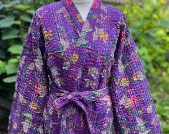 Veste/manteau court floral violet Kantha, veste confortable bohème ethnique, veste faite main, manteau nouveau style, vêtements pour femmes, tenues de fête ou cadeau pour elle