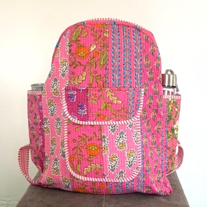 Sac à dos matelassé en coton fait main en patchwork floral rose, sac pour iPad, sac de voyage, sac à dos bohème indien, cartable, usage quotidien ou parfait pour cadeau