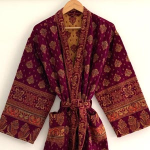 Kimono morado ciruela hecho a mano: mezcla de lana de yak, borde detallado