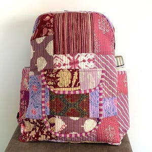 Sac à dos en patchwork matelassé en coton fait main violet, sac pour ordinateur portable, sac de voyage, sac à dos bohème indien, cartable, usages quotidiens ou parfait pour cadeau