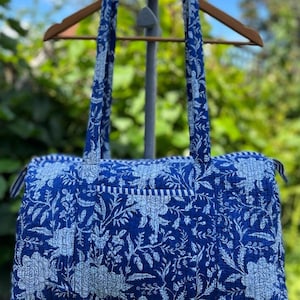 Blaue Blumen Handgefertigte Baumwolle Block Print Duffle Bag,Einkaufstasche,Reisetasche,Fitness oder Yoga Tasche, Gesteppte Tasche, Kantha Tasche oder für den täglichen Gebrauch
