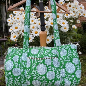 Sac de sport vert fait main en coton imprimé, sac à provisions, sac de voyage, sac de sport ou de yoga, sac matelassé à usage quotidien OU cadeau pour quelqu'un de spécial