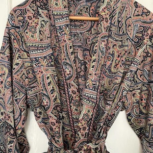 Paisley Design Silk Blend men&#39;s Kimono/Robe Loungewear,Nightwear, Beachwear,Night Parties,Summerwear or perfect for Gift someone special
