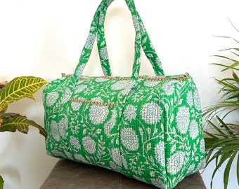 Bolsa de lona con estampado de bloques de algodón hecha a mano con flores verdes, bolsa de viaje, bolsa de gimnasio o yoga, bolsa acolchada de uso diario o regalo para alguien especial