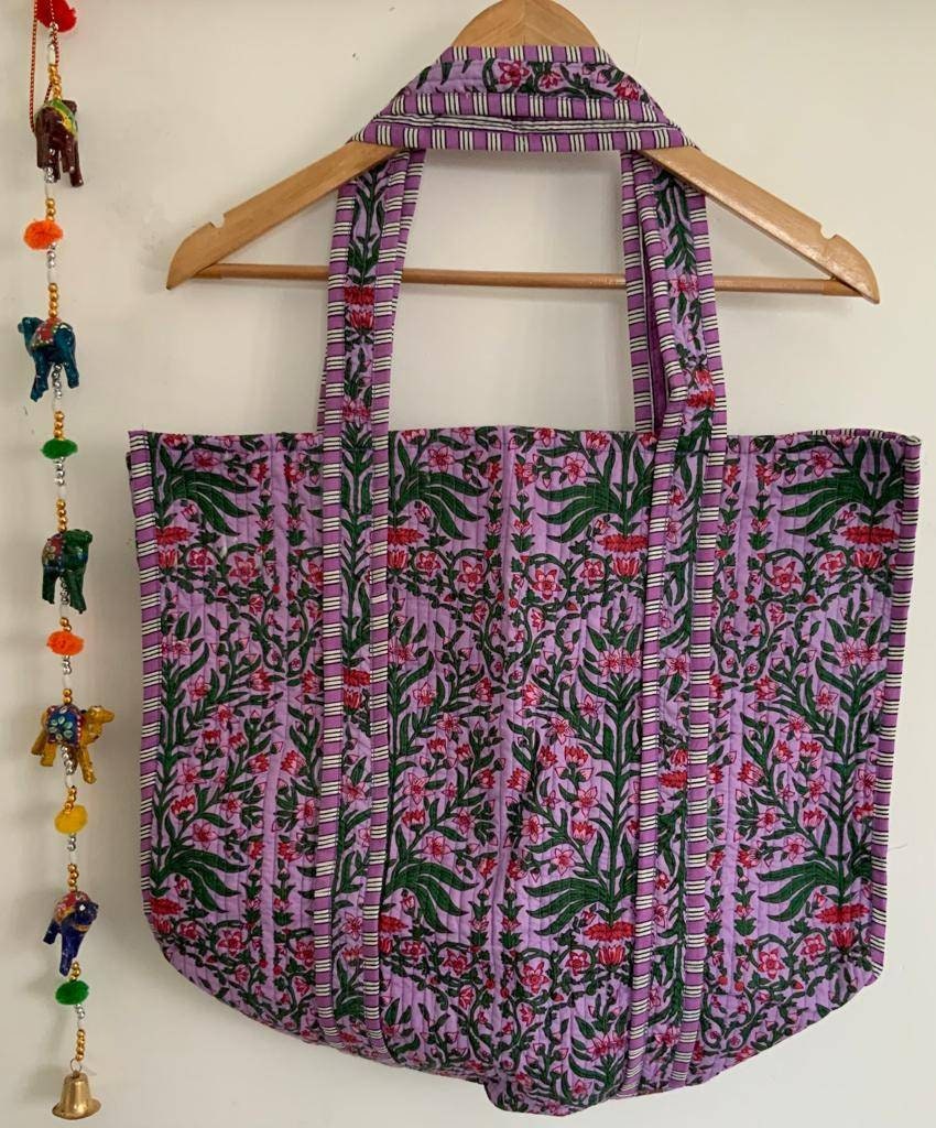人気【MARGARIN FINGERS】★ FLORAL QUILTED TOTE BAG (CREAM)★ Margarin Fingers