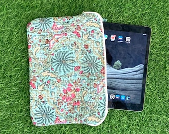 Vackert, lätt grönt, quiltat, handgjort laptopfodral i 100 % bomull med blocktryck, iPad-fodral, surfplatta med dragkedja, Macbook Air-fodral
