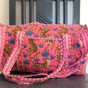 Pink Tigers design Schultertasche, Handgemachte Baumwolle BlockPrint Duffle Bag, Reise/Fitness/Yoga Gesteppte Tasche Für den täglichen Gebrauch ODER Geschenk 4Someone Besonderes
