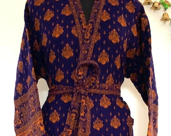 Peignoir unisexe en mélange de laine de yak floral violet foncé, kimono fait main, spécial hiver, peignoir de maison, parfait pour offrir à quelqu'un de spécial/occasionnellement