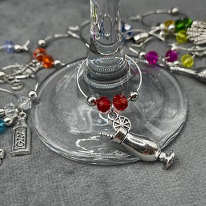 Wine Glass Charms – Set of 10, Colourful Glass Beads with Charms for Wine Lovers - Wine Charms, Glass Identifiers