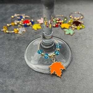 メープルリーフワイングラスチャーム：カラフルなビーズの識別子、8個セット