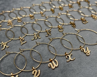 Initial Weinglas Anhänger mit vergoldetem Ring, Set von 26