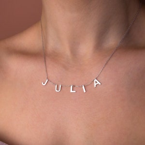 Collar de letras hecho a mano en oro macizo de 14 quilates, delicado collar con nombre, joyería personalizada con inicial, collar con letras espaciadas, regalo para ella