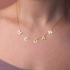 Collar con letras personalizadas de oro de 14 quilates, delicado collar con nombre personalizado, collar con iniciales, regalo de aniversario, regalo de cumpleaños para ella, Día de la Madre